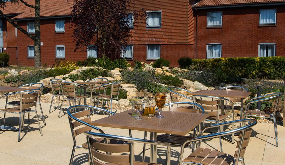 Holiday Inn Express Portsmouth - North By Ihg Exterior foto