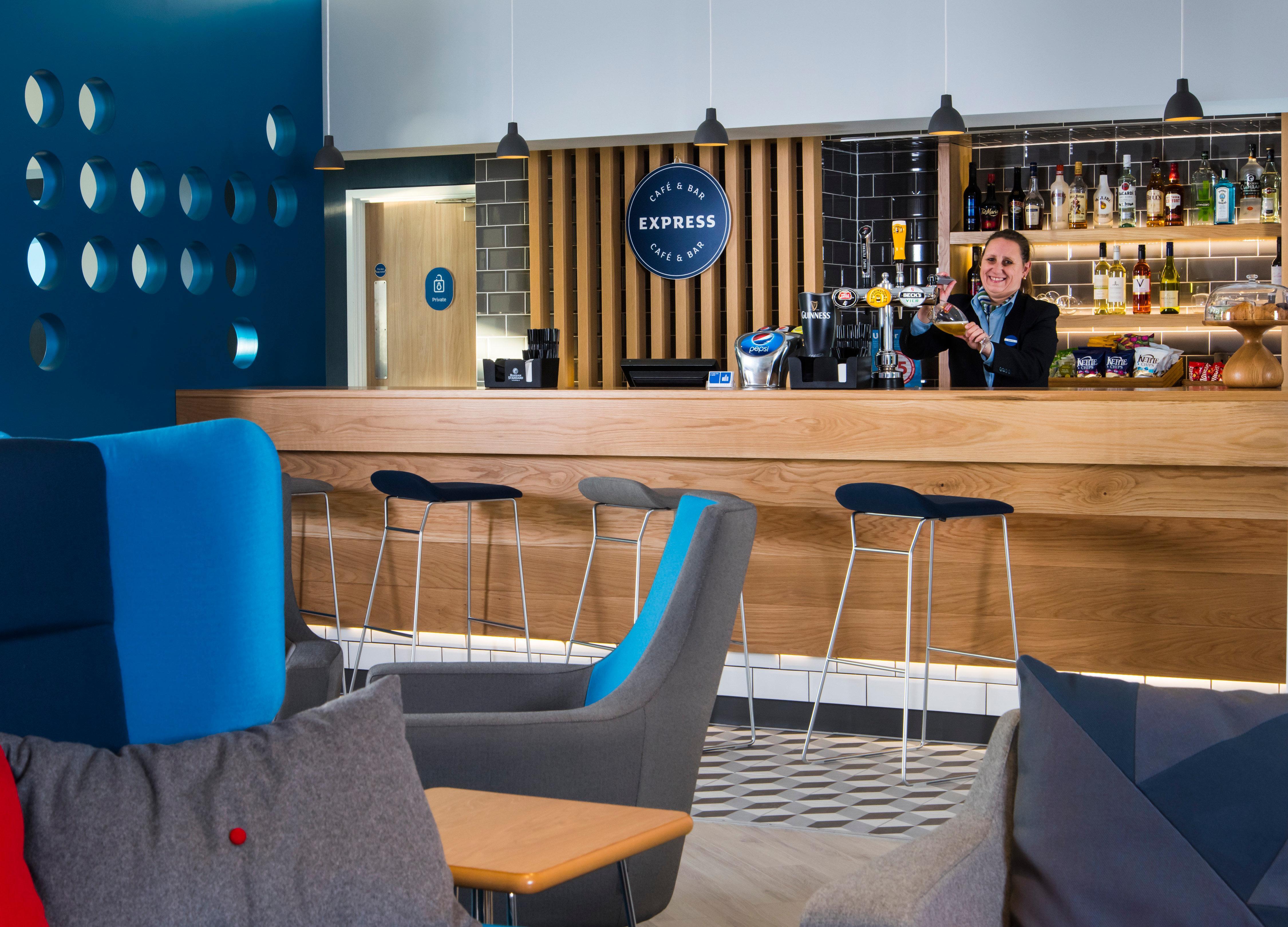 Holiday Inn Express Portsmouth - North By Ihg Exterior foto