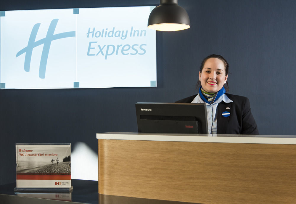 Holiday Inn Express Portsmouth - North By Ihg Exterior foto